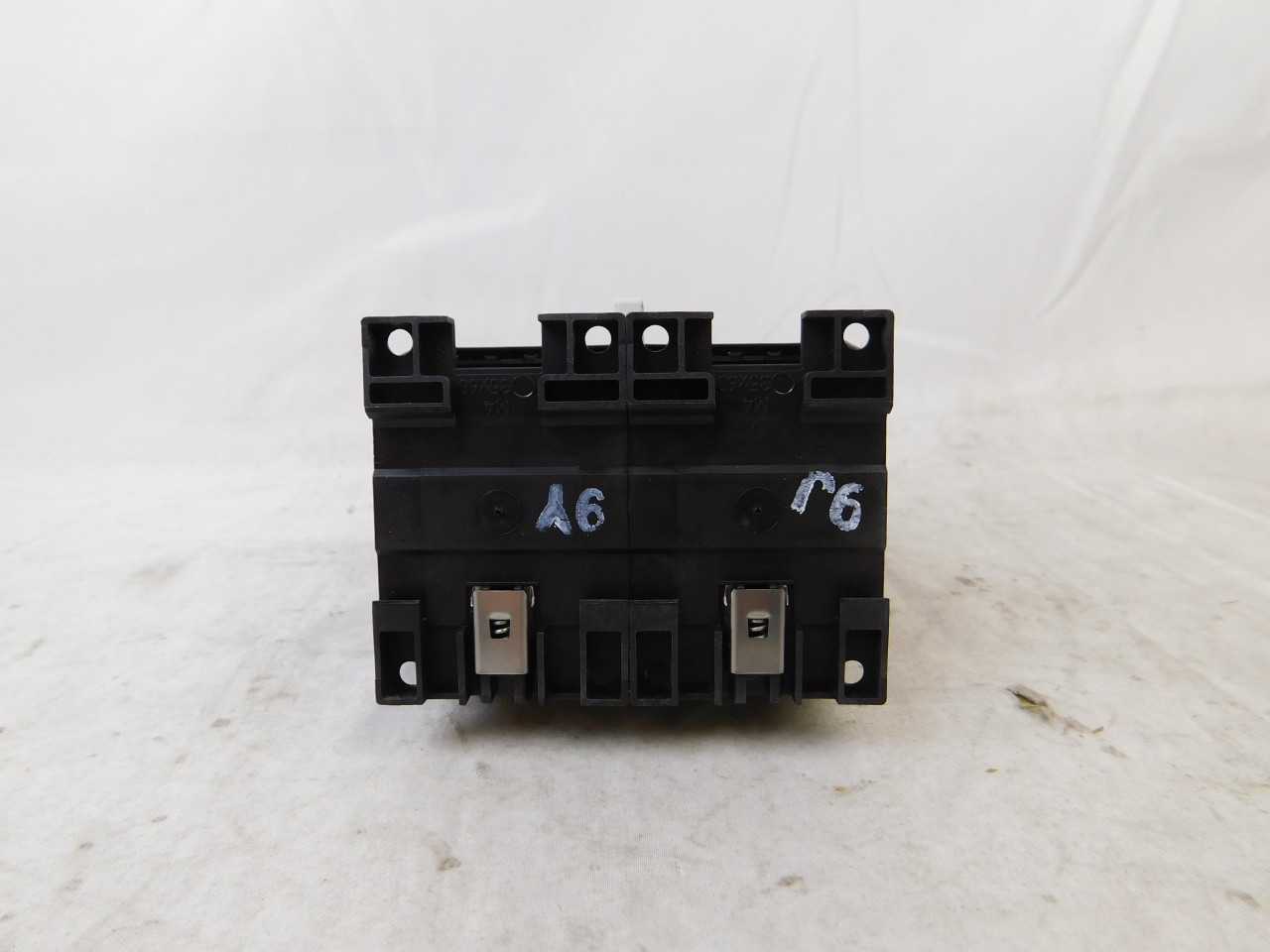 Lot of Qty 1x Eaton XTCR009B21TD Reversing Contactor - CONTACTORS