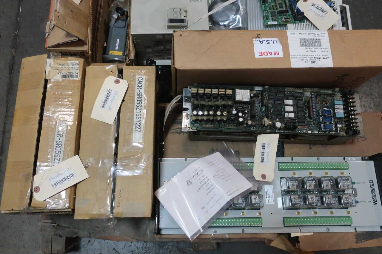 1 PALLET OF ASSORTED ELECTRICAL CIRCUIT BOARDS, CONTROLLS, AMP SERVO DRIVE, POWER SUPPLY, SERVO AMPS, SERVO MOTORS- ABB, YASKAWA, MITSUBISHI, MITUTOYO, WOODWARD, DAMETRIC - SERVO