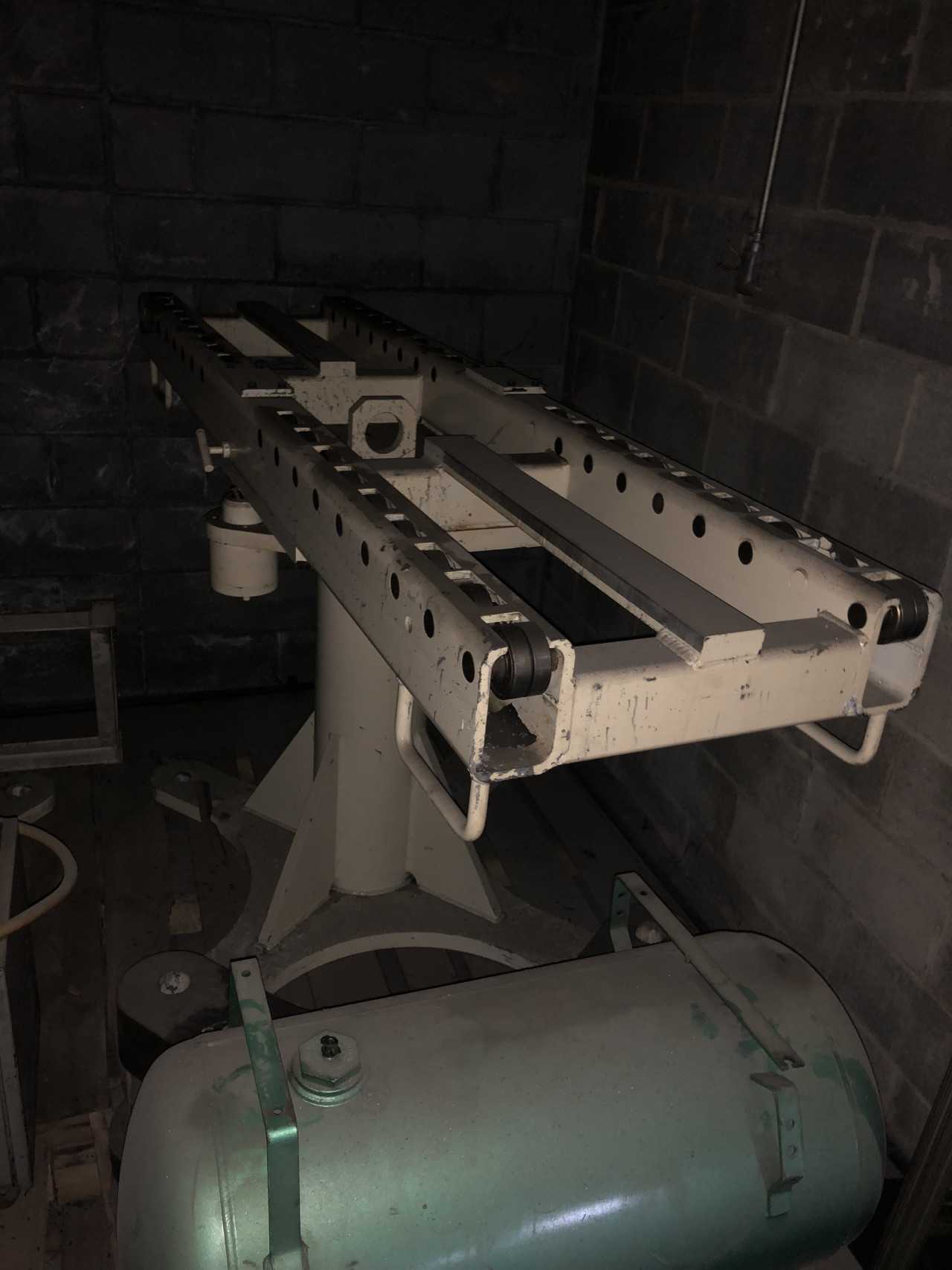 (2) Minster Die Change Tables - MACHINE TOOLING