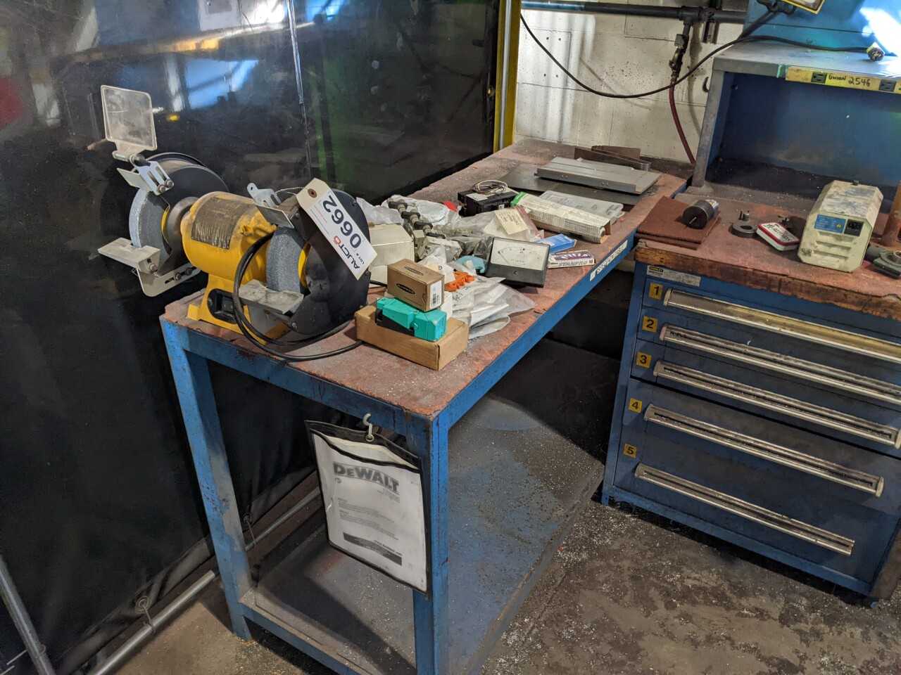 DEWALT DW758 8" x 1/3-HP DOUBLE END BENCH GRINDER - GRINDING MACHINES