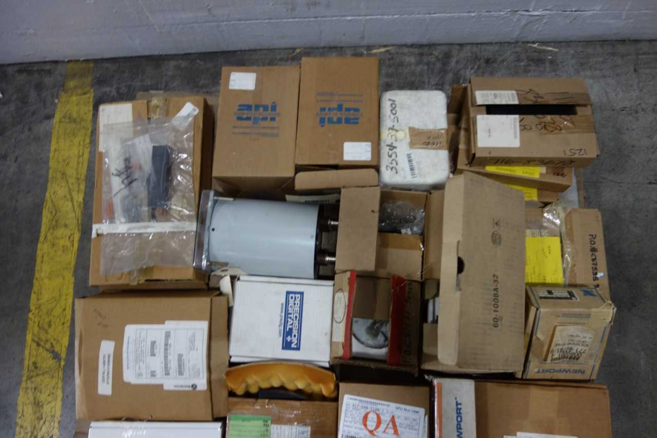 1 PALLET OF ASSORTED ELECTRICAL PANAL METERS - ELECTRICAL COMPONENTS