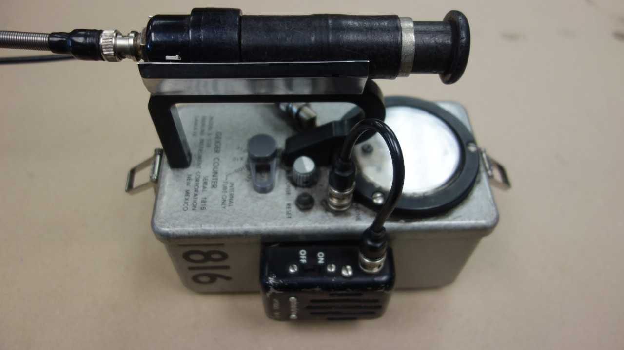 EBERLINE E-520 GEIGER COUNTER - ELECTRICAL TESTING EQUIPMENT