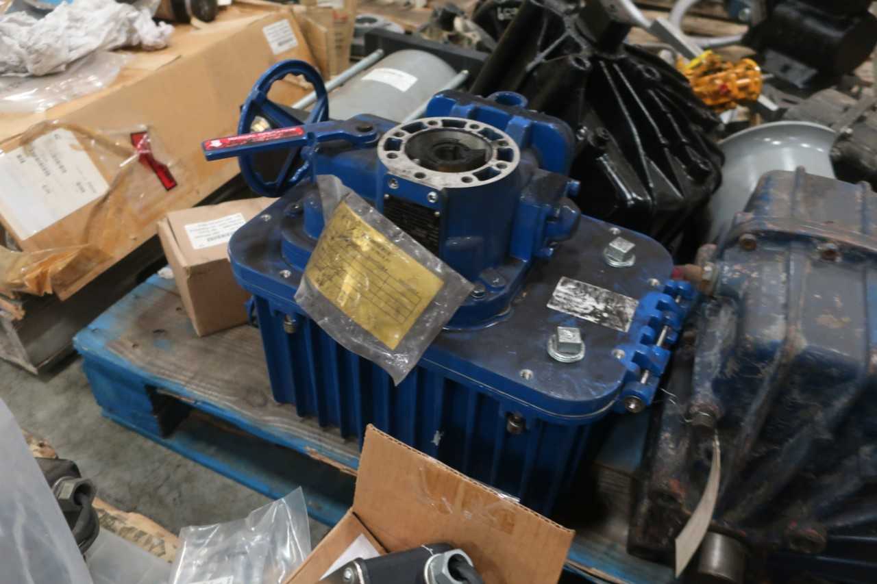 7 PALLETS OF ASSORTED VALVES AND VALVE REPLACEMENT PARTS DIA-FLO TUFLINE POWELL KENNEDY GATE GLOBE PLUG PARTS - VALVES