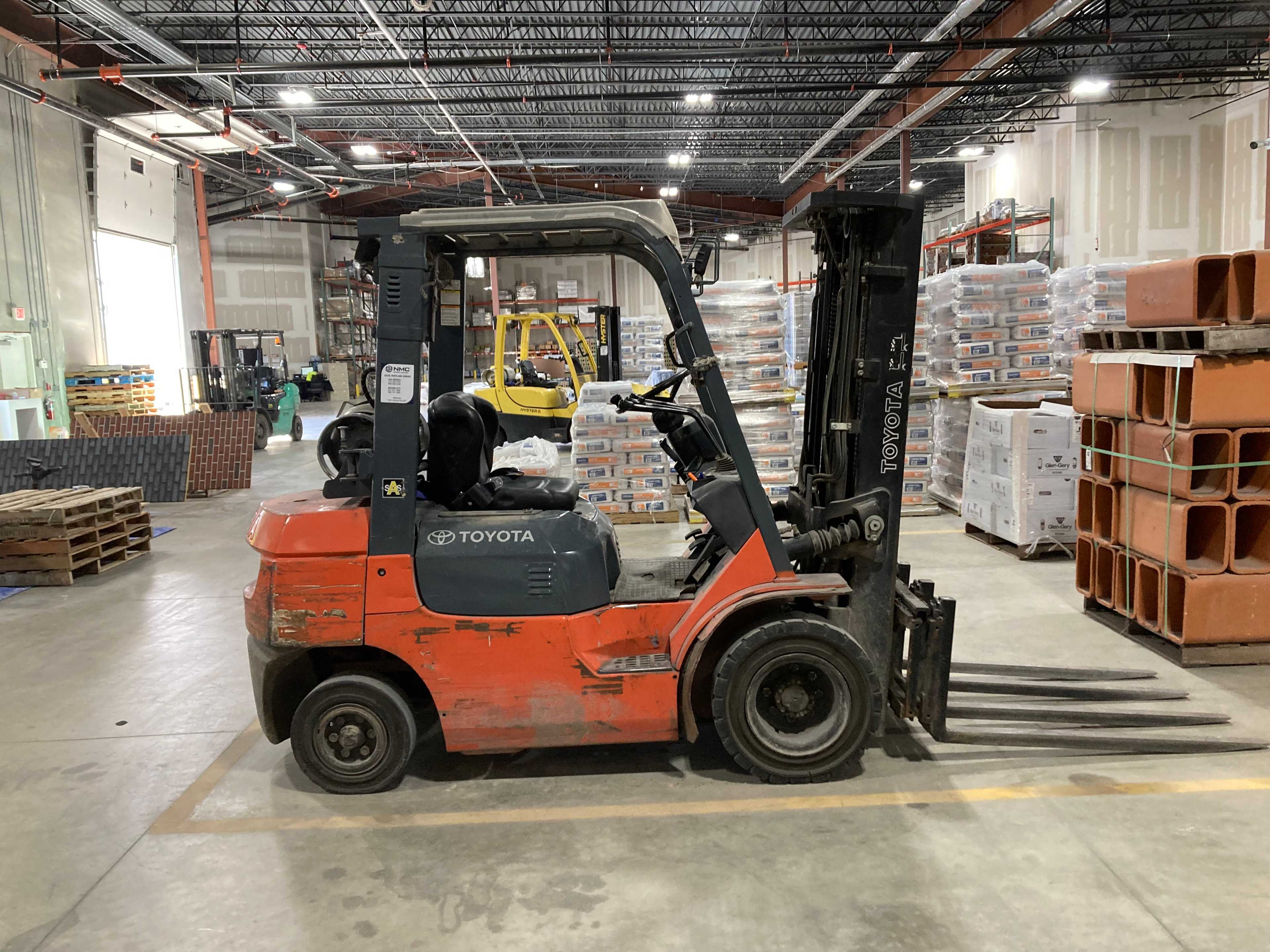 2006 Toyota 7FGU25 6K Forklift - SIT-DOWN FORKLIFT