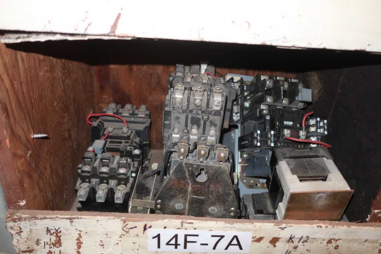 LOT OF ASSORTED MOTOR STARTERS AND RELAYS - ELECTRICAL COMPONENTS