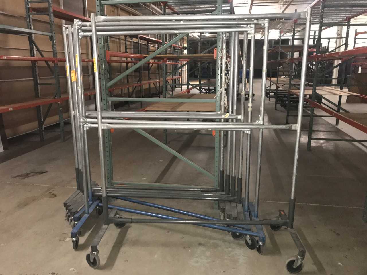 LOT OF CLOTHES RACKING - MISCELLANEOUS