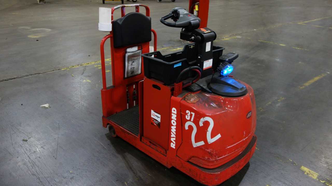 RAYMOND 8610 24V-DC 1500LBS TOW TRACTOR (FULLY OPERATIONAL - DOES NOT INCLUDE CHARGER) - MATERIAL HANDLING