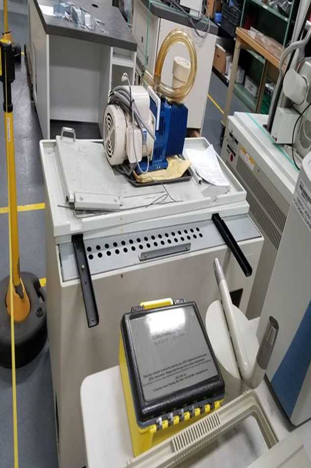 Jeol 5900 Scanning Electron Microscope - LAB & SCIENTIFIC