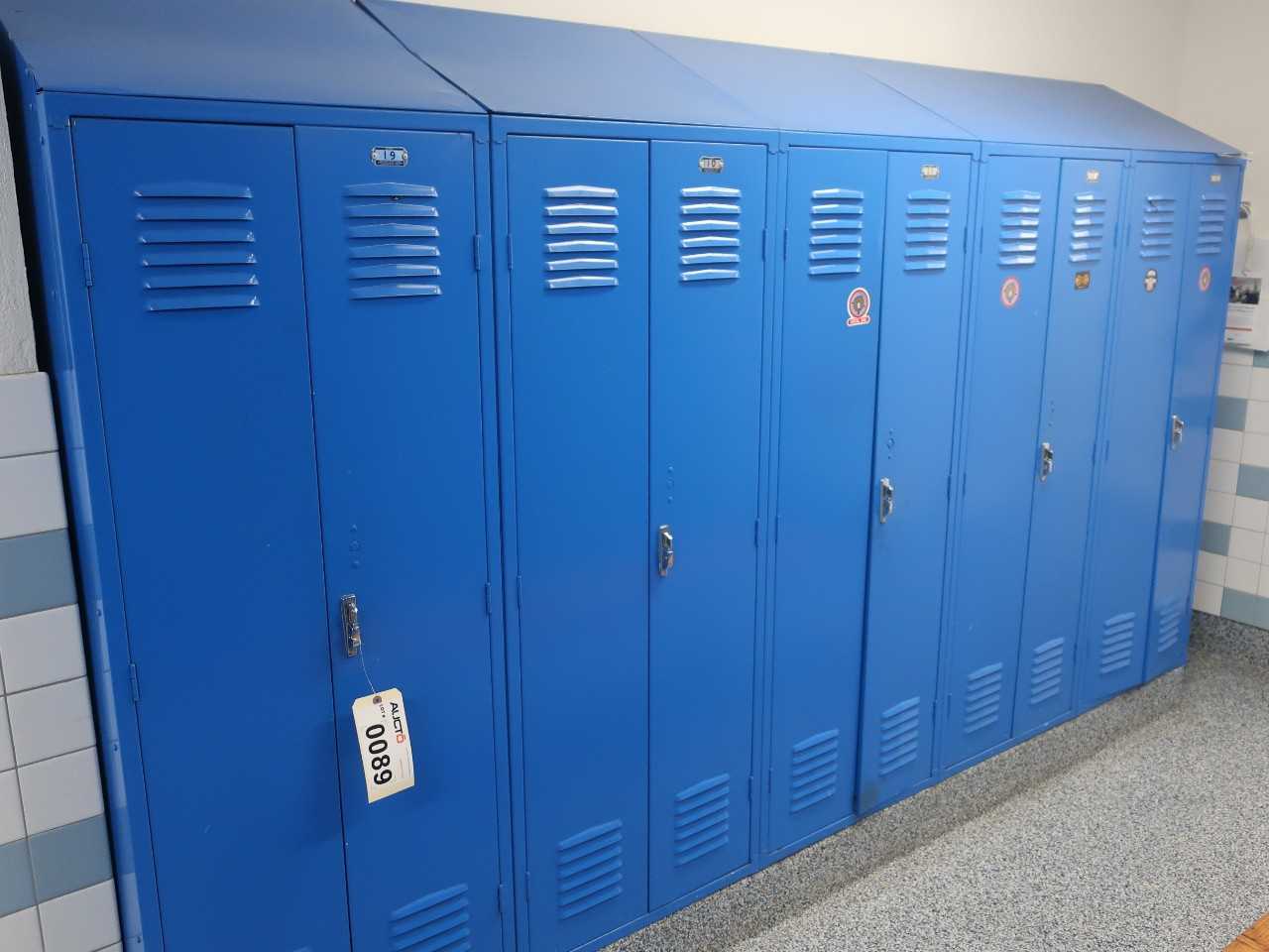 Lot of 10 double-door personal storage lockers - TOOL STORAGE