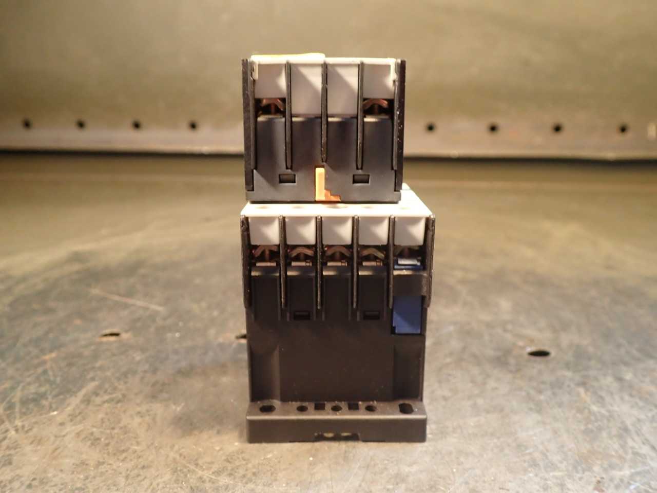 Telemechanique LP1K0910BD3 Non-Reversing Contactor 3-Pole 9A 4-kW, LA1KN20 Block - CONTACTORS