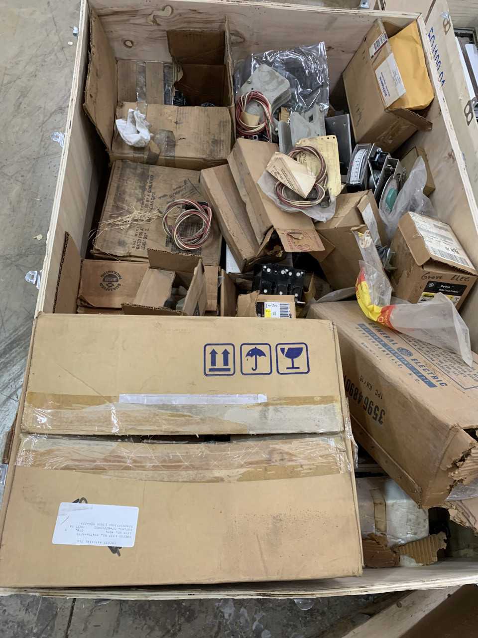 CRATE OF MISC. ELECTRICAL AUTOMATION PARTS GENRAL ELECTRIC ETC. - ELECTRICAL COMPONENTS