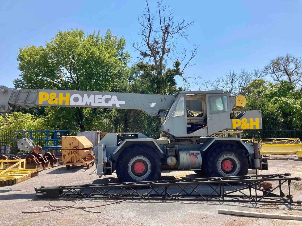 P & H Omega 18 Ton Mobile Crane - CRANES