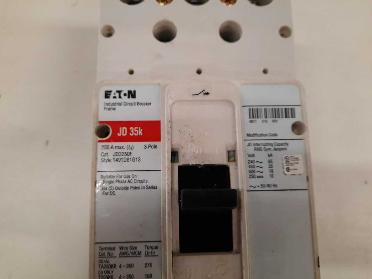 Quantity of 2x JD3250F 3P 250A 600VAC Molded Case Circuit Breakers - CIRCUIT BREAKERS