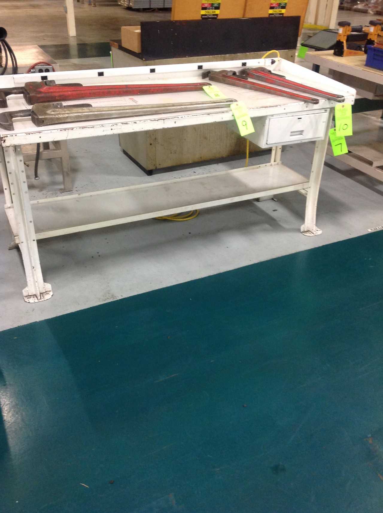 lot of Metal work benches - MISCELLANEOUS
