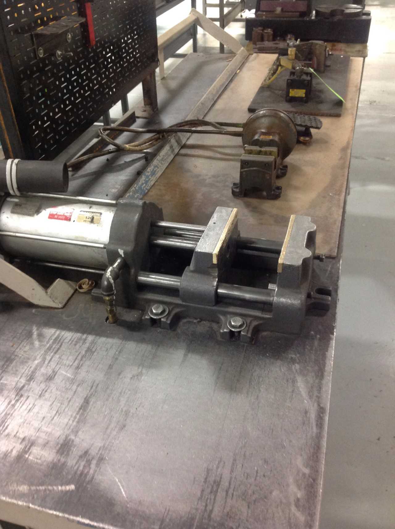 Lot of Pneumatic vises - ELECTRIC POWER TOOLS