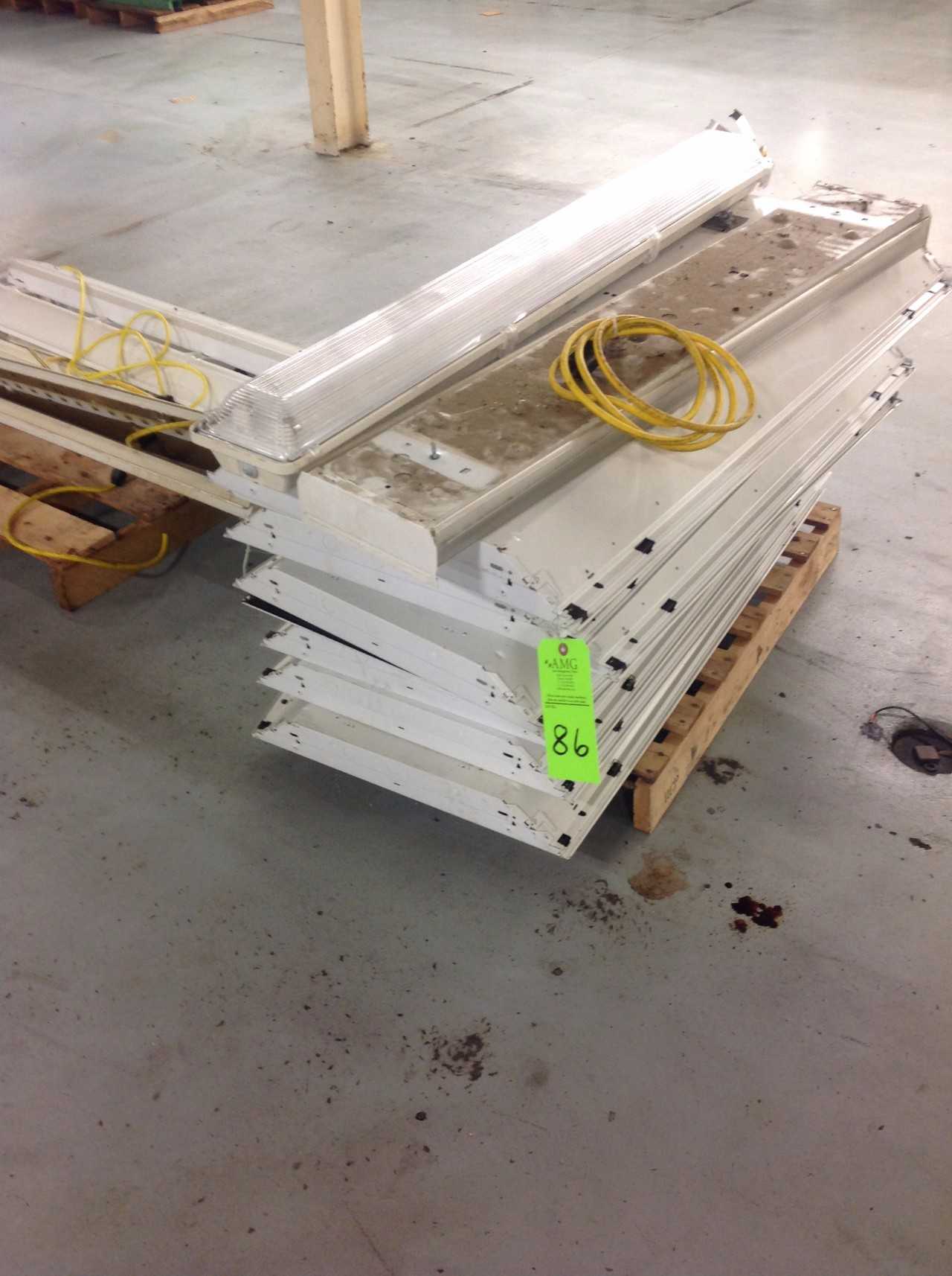 Lot of shop Lights,Misc. Electrical Parts - LIGHTING