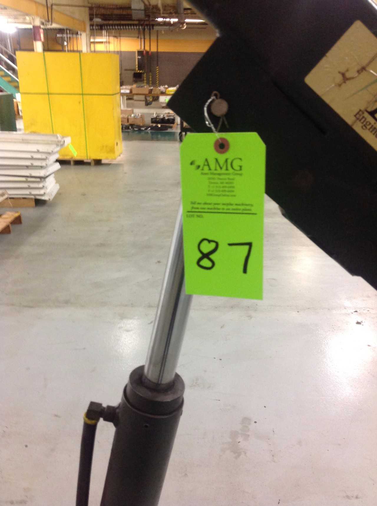 Beech Portable Crane, Hydraulic Lift w/ Counterbalance weights, 2,000LB Max Cap. - LIFTING EQUIPMENT