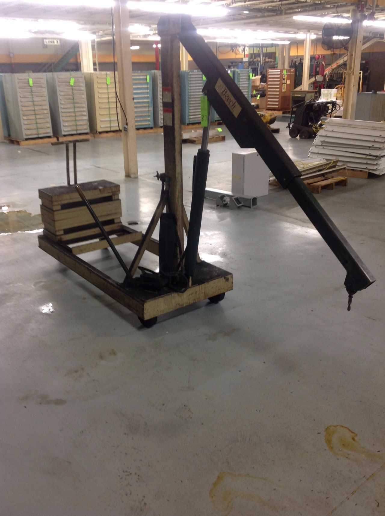 Beech Portable Crane, Hydraulic Lift w/ Counterbalance weights, 2,000LB Max Cap. - LIFTING EQUIPMENT