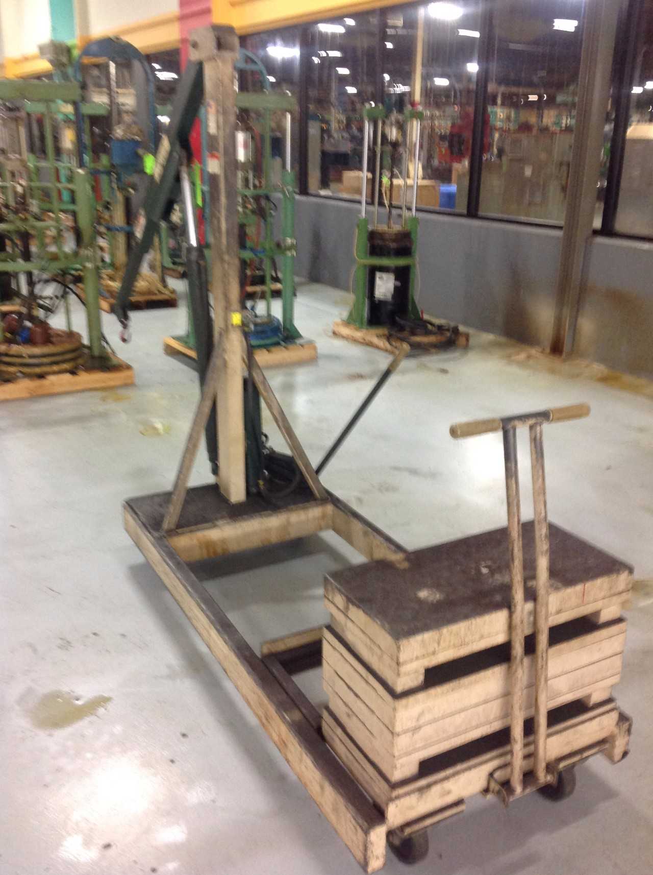 Beech Portable Crane, Hydraulic Lift w/ Counterbalance weights, 2,000LB Max Cap. - LIFTING EQUIPMENT
