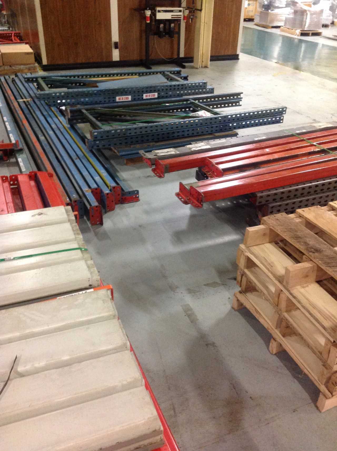 lot Metal heavy duty racking with roller decking - SHELVING