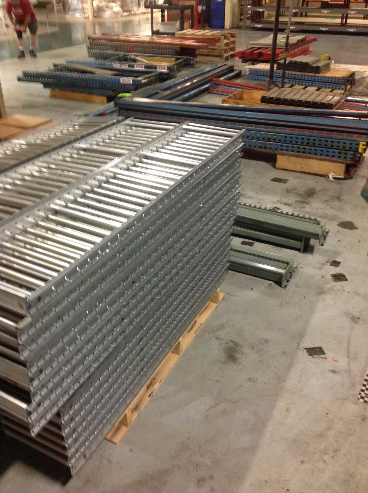 lot Metal heavy duty racking with roller decking - SHELVING
