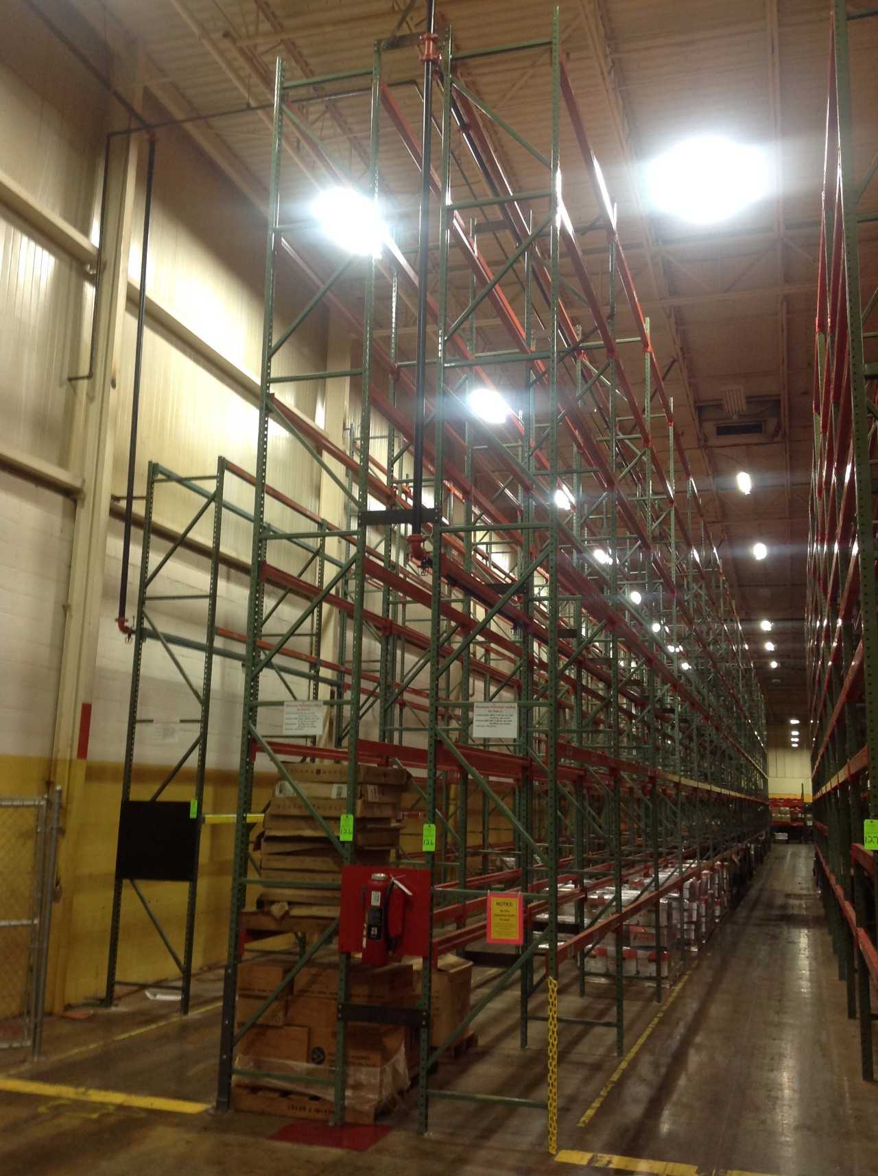 Lot of Steel Racking, Row 1-3, Total row weight 533,10 lbs.  - PALLET RACKING