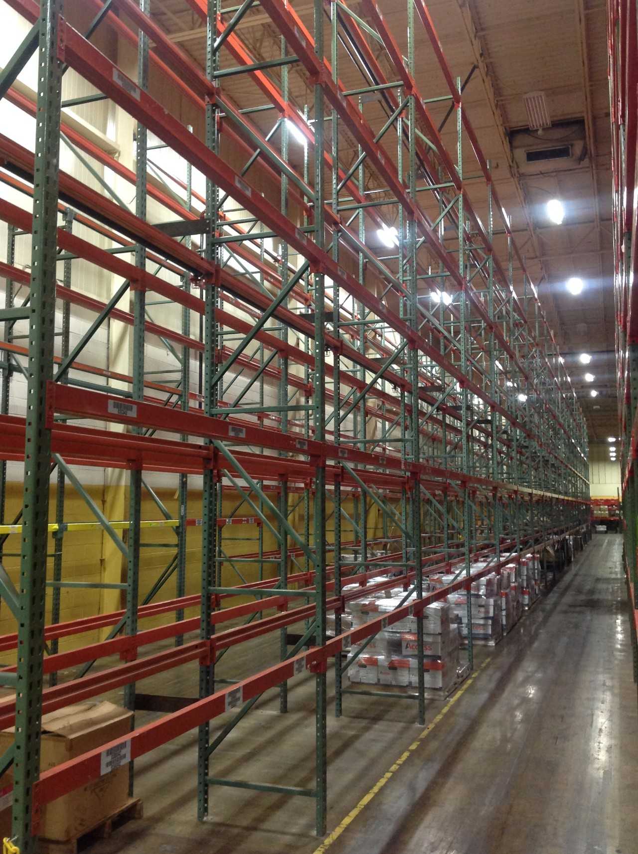 Lot of Steel Racking, Row 1-3, Total row weight 533,10 lbs.  - PALLET RACKING