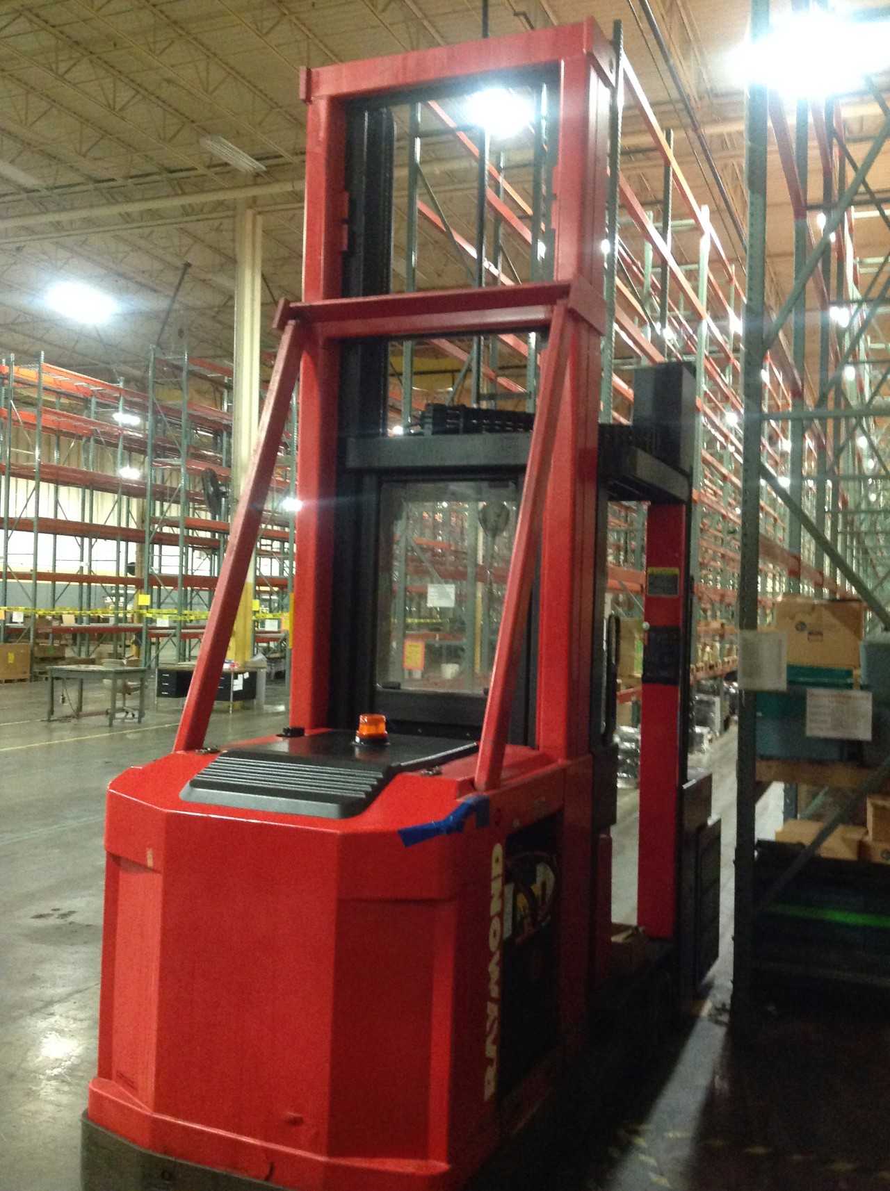 Raymond Swing reach Electric fork Truck , Guide by wire.  - REACH TRUCKS
