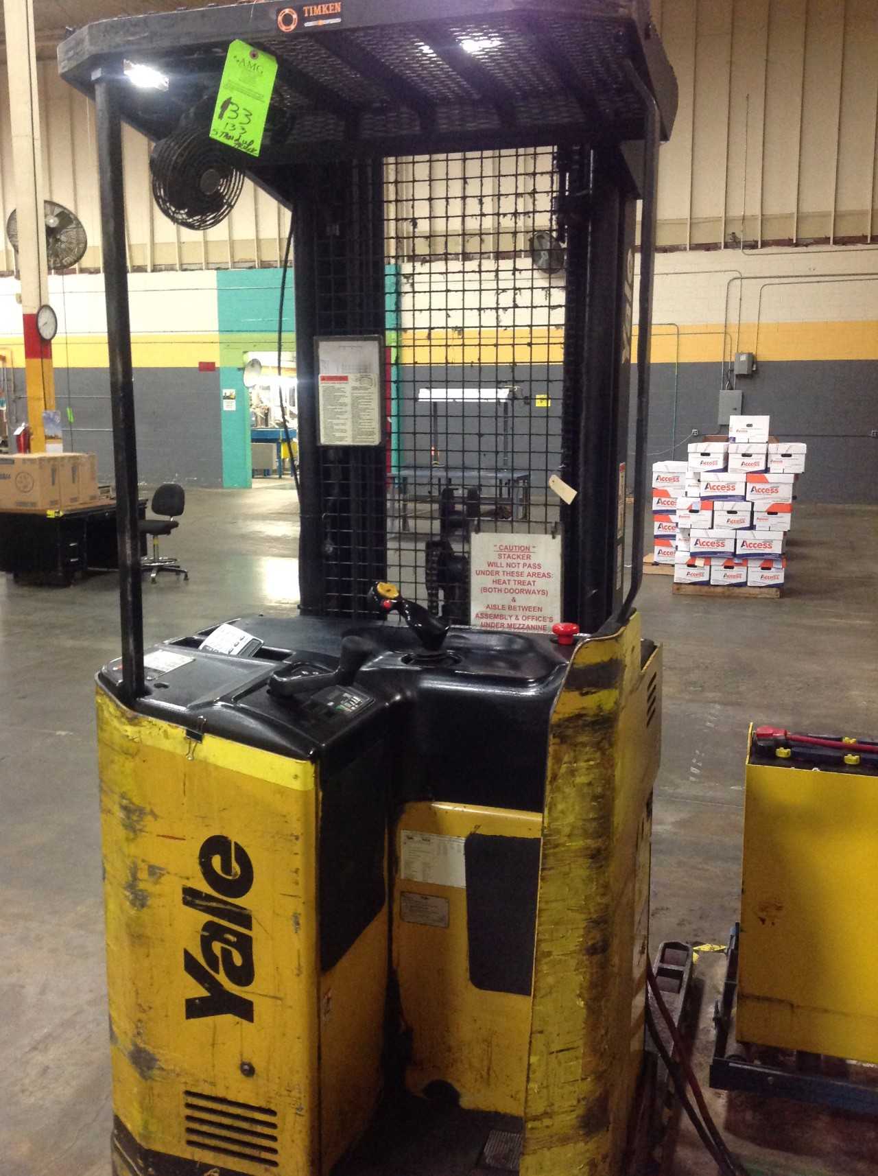 4000 lbs Yale electric stand up fork Truck  - FORKLIFTS