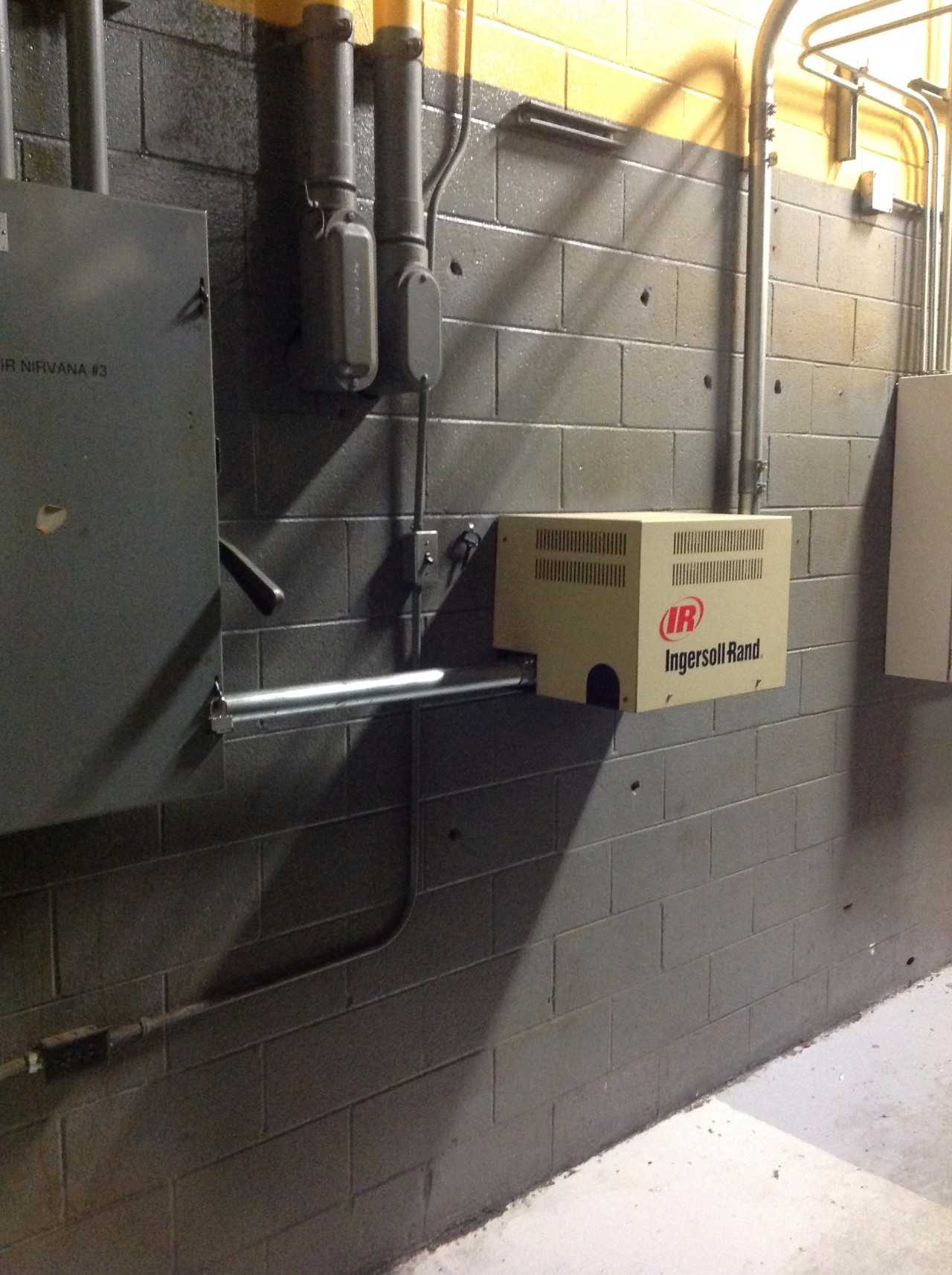 200 H.P. Ingersoll Rand Complete Air compresser system.  - AIR COMPRESSORS