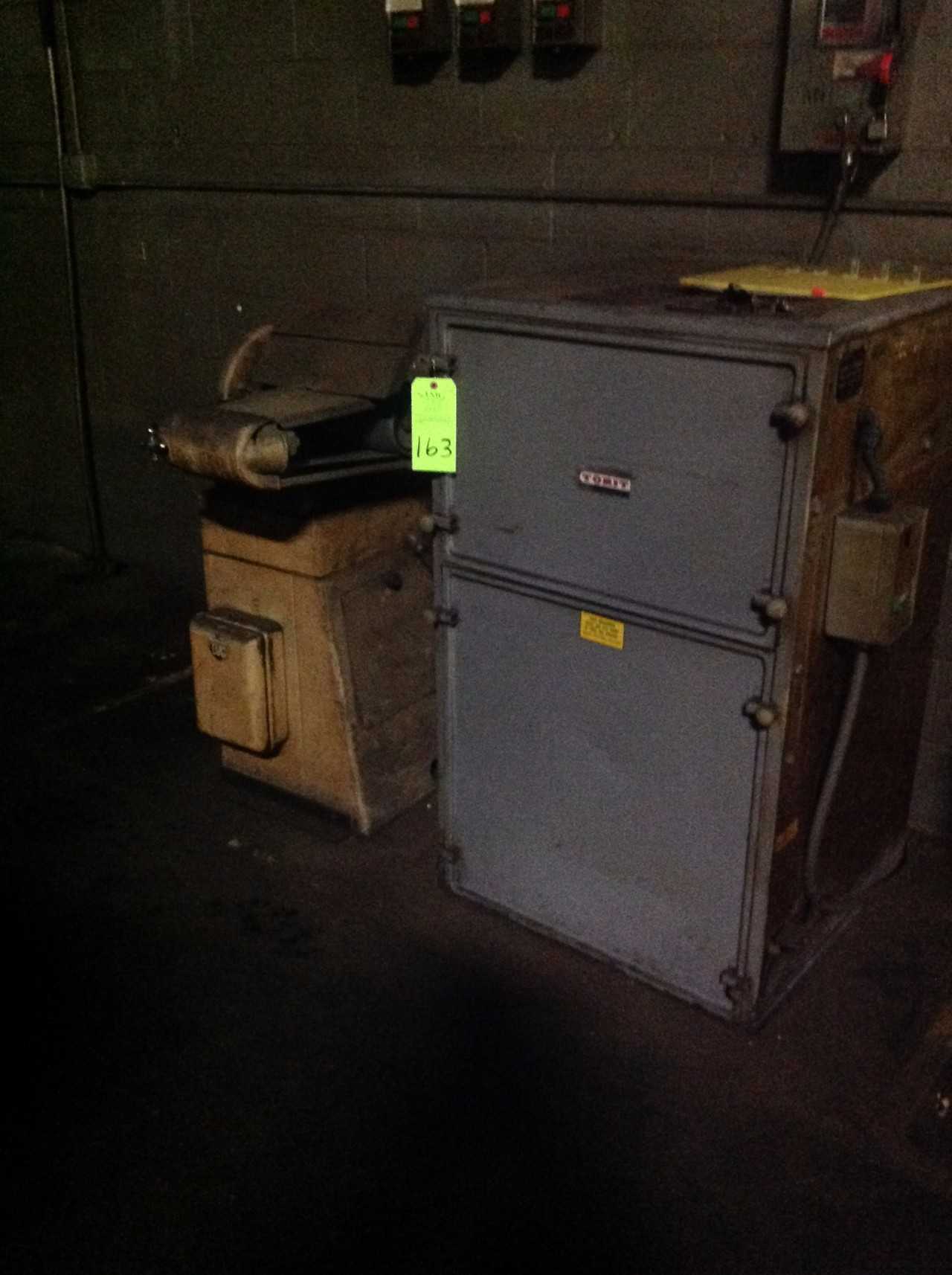 Lot w/ Rockwell International Disc & Belt Sander w/ Torit Dust collector - DUST COLLECTOR