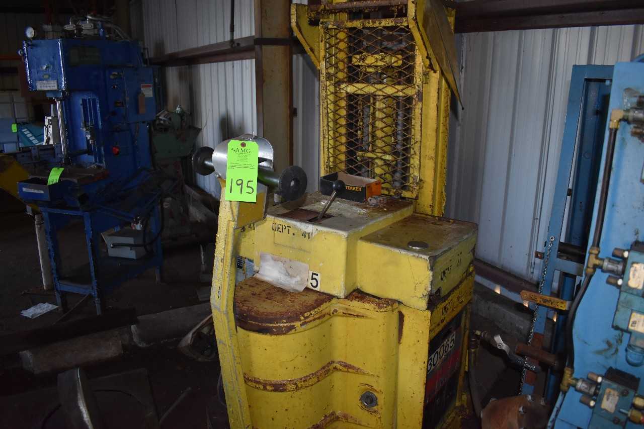 Yale Electric Lift model MSO40LAW24C5071, Not in service - ELECTRIC PALLET JACKS