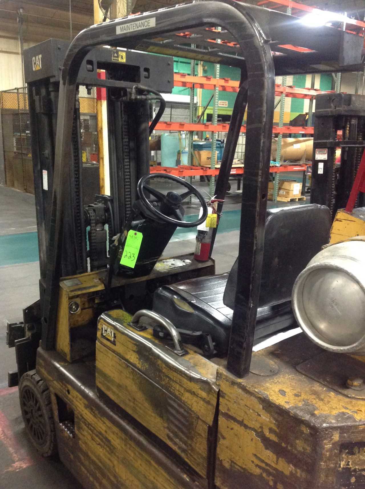 5000 lb Caterpillar prpane model T-50D fork truck - FORKLIFTS