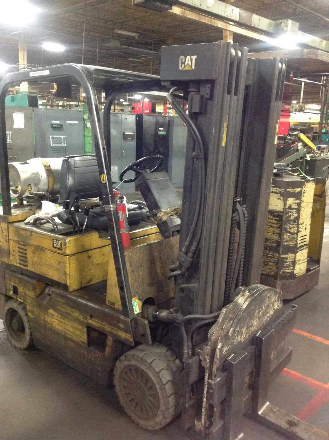 5000 lb Caterpillar prpane model T-50D fork truck - FORKLIFTS