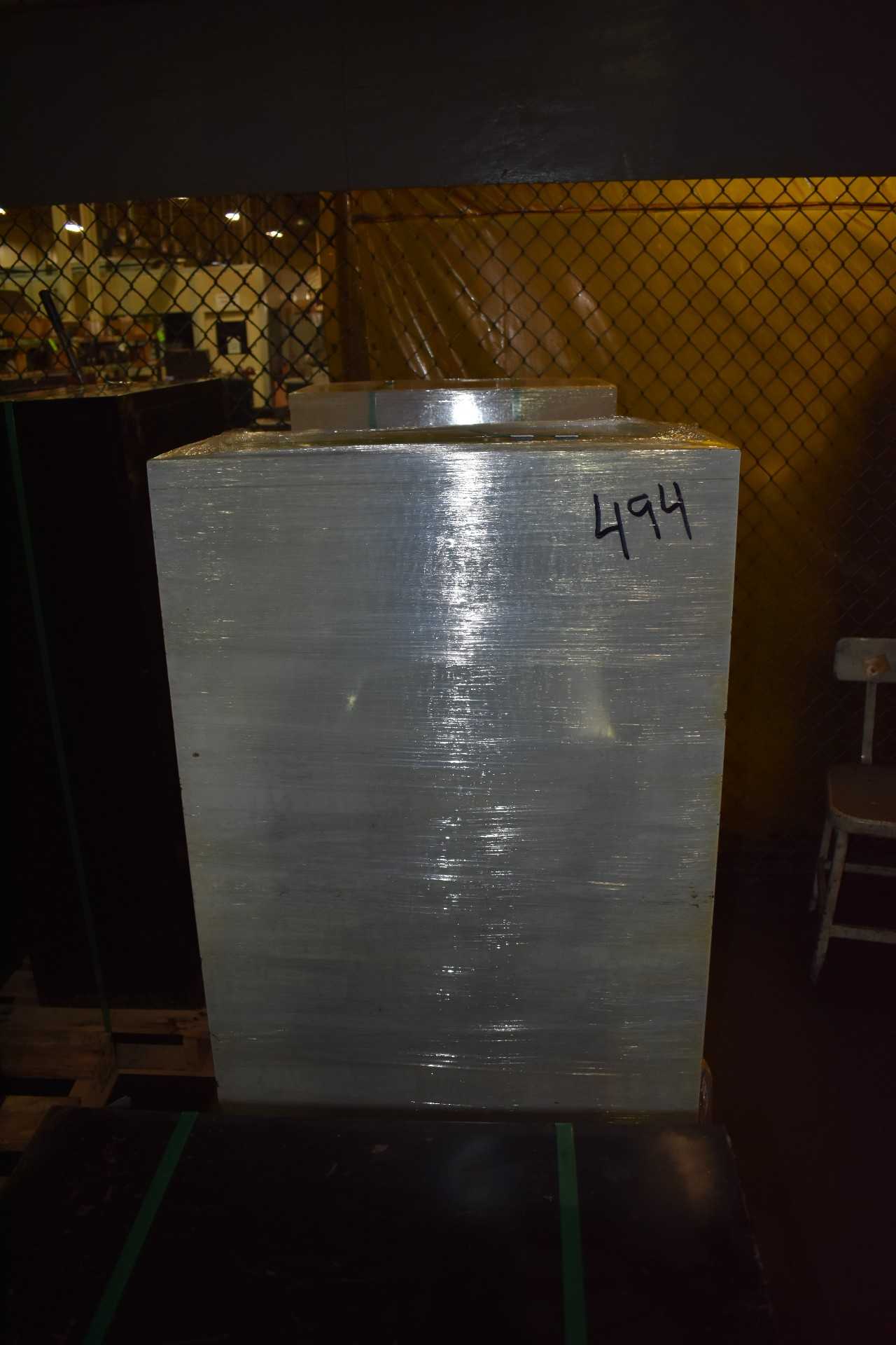 Lot of (8) 2-4 Drawer metal office Cabinets - MISCELLANEOUS