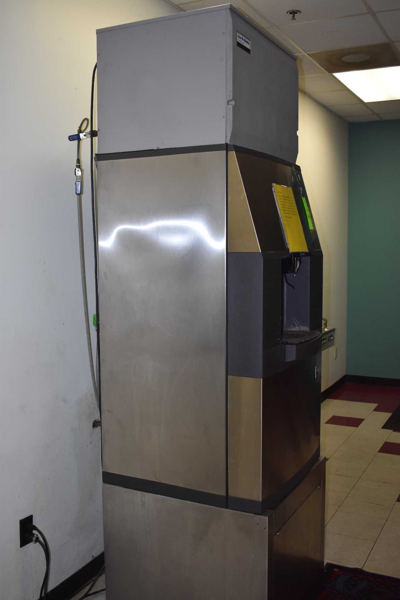 Ice-O-Matic Commercial Cafeteria Ice Maker & Water dispensor, s/n:610149209 - MISCELLANEOUS