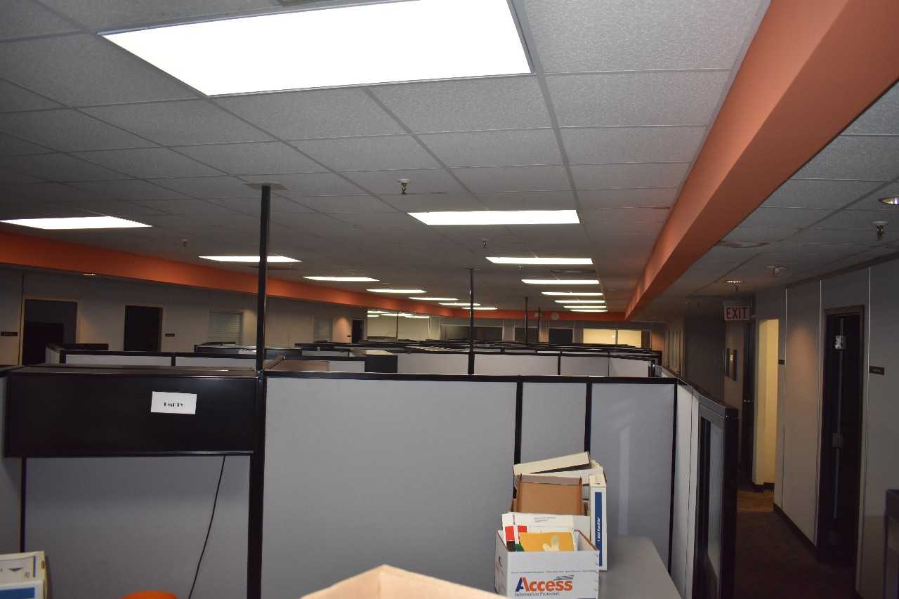 Office Cubicle sections, Approx. 491 linear ft. w/ overhead cabinets - MISCELLANEOUS
