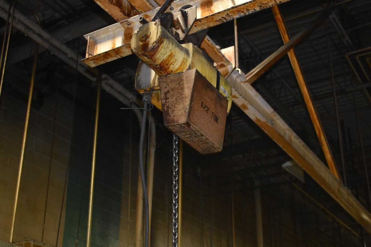 Yale 1/2 Ton pendant Chain Hoist, Located in Heat Treat room - LIFTING EQUIPMENT