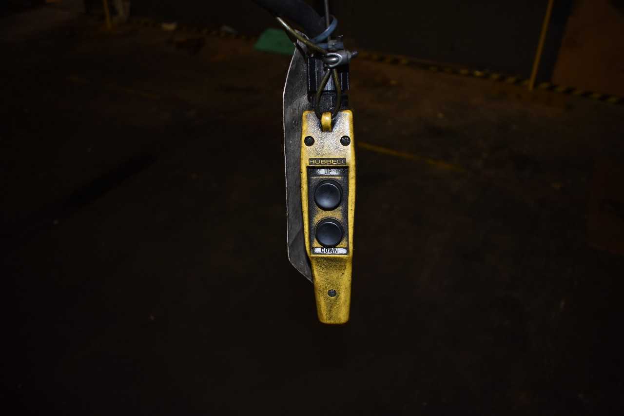 Yale 1/2 Ton pendant Chain Hoist, Located in Heat Treat room - LIFTING EQUIPMENT