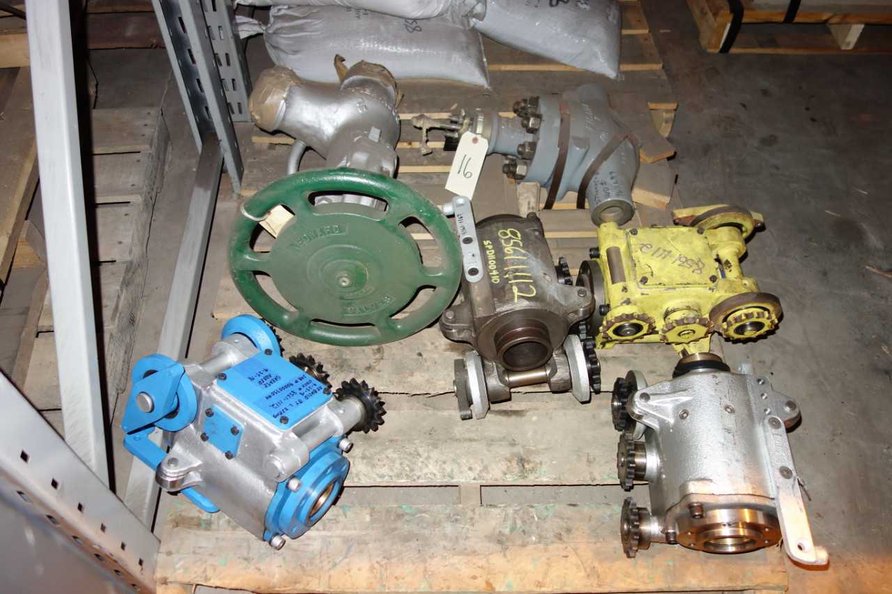 CONTENTS OF 2 UPRIGHT RACKING SECTIONS, VALVES - VALVES