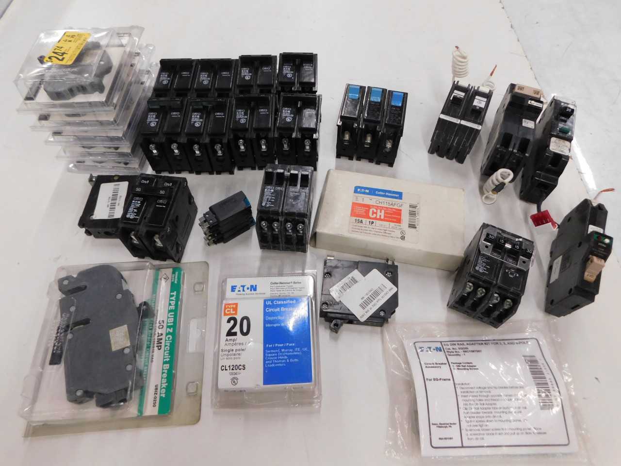 Lot of Quantity 35x Residential Breakers, Din Rail Breakers/Bus Bars - CIRCUIT BREAKERS