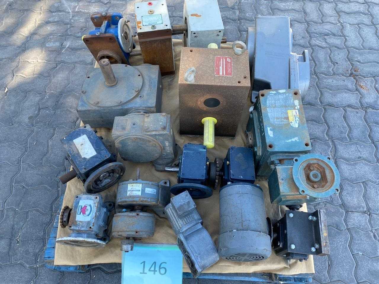 PALLET OF ASSORTED GEAR REDUCERS - GEAR REDUCERS
