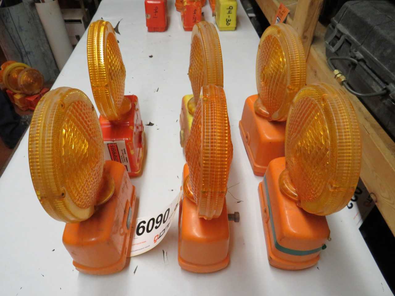 LOT OF 6 ASSORTED CONSTRUCTION CAUTION STROBE LIGHTS - LIGHTING