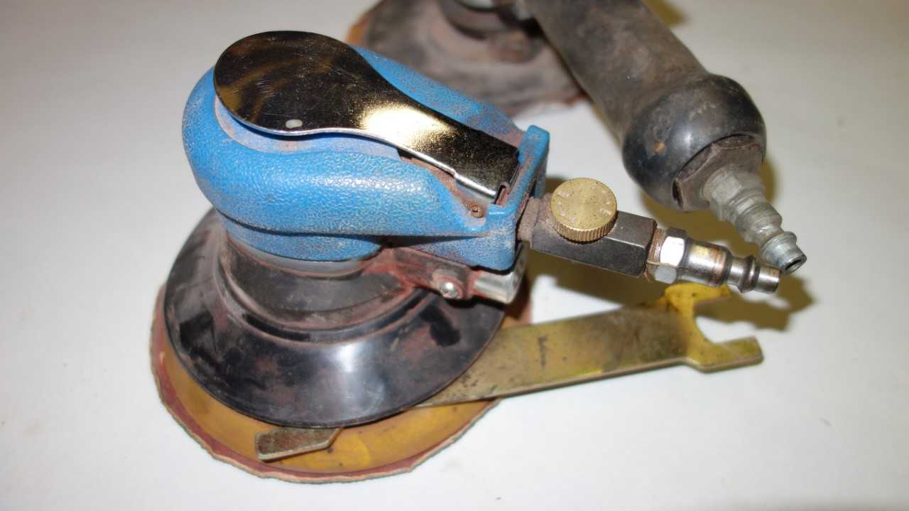 LOT OF 2 ASSORTED CHICAGO PNEUMATIC AIR SANDERS - PNEUMATIC POWER TOOL