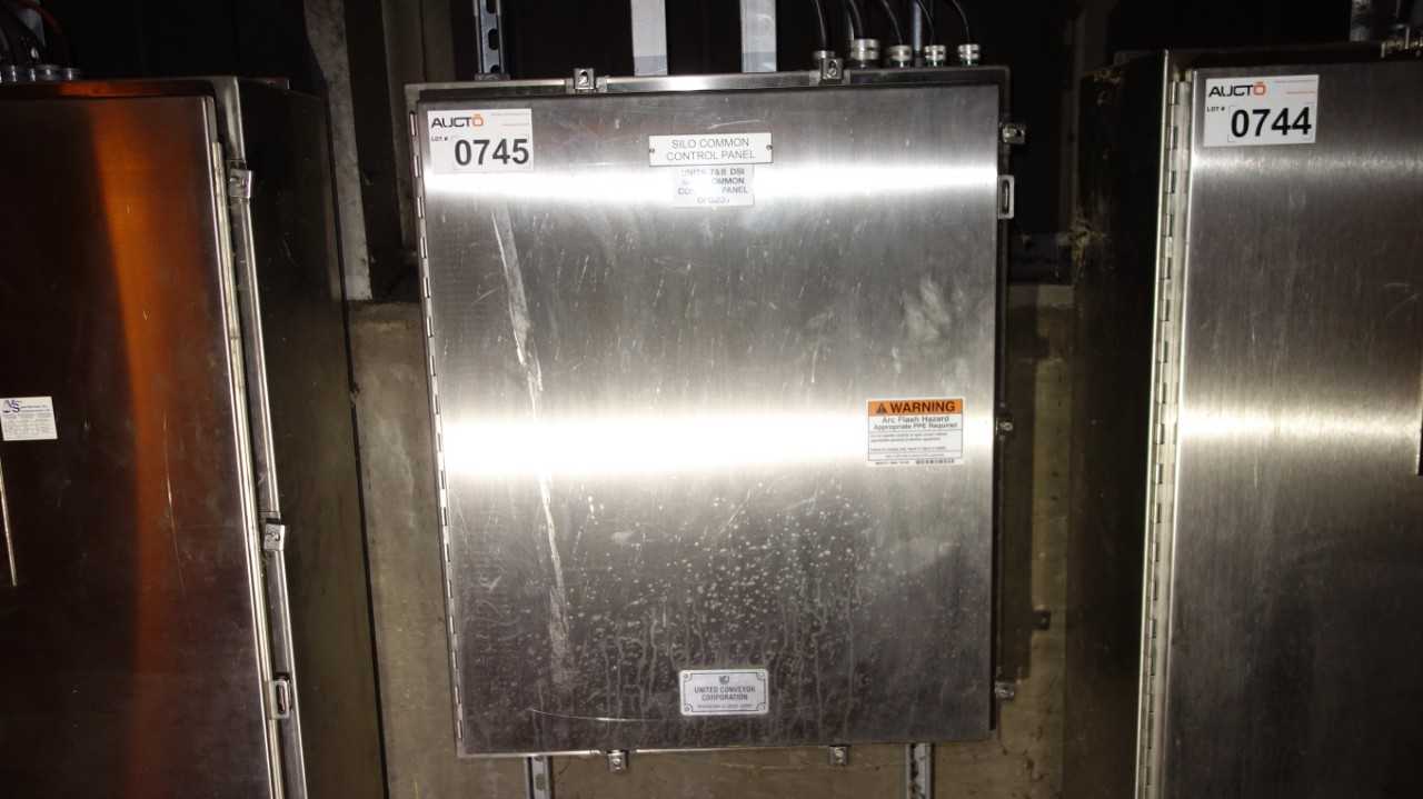 CONTROL PANEL W/ ALLEN BRADLEY 1769 COMPACTLOGIX L30ER CONTROLLER MODULE RACK - AUTOMATION & CONTROLS