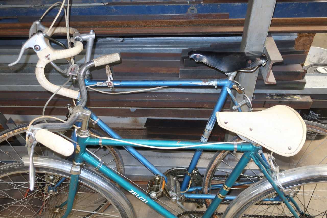 LOT OF 2 ASSORTED BICYCLES, ZELCO - MISCELLANEOUS