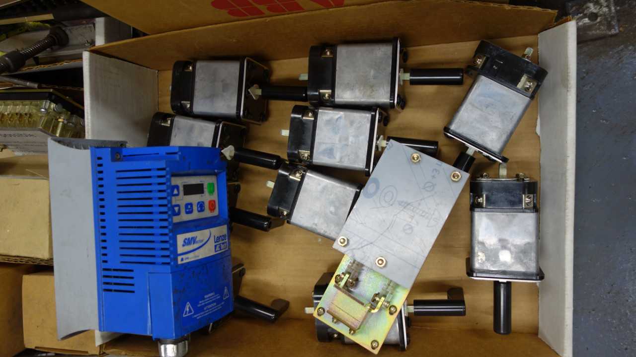 CONTENTS OF FLOOR SECTION, ASSORTED ELECTRICAL MRO - ELECTRICAL COMPONENTS