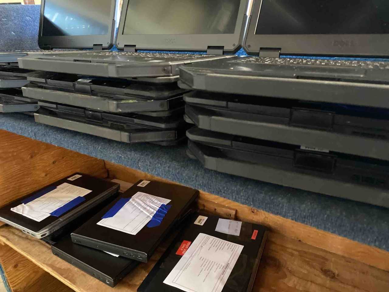 Lot of 9 Dell Toughbooks (2490968) Charleston - TELECOMMUNICATION