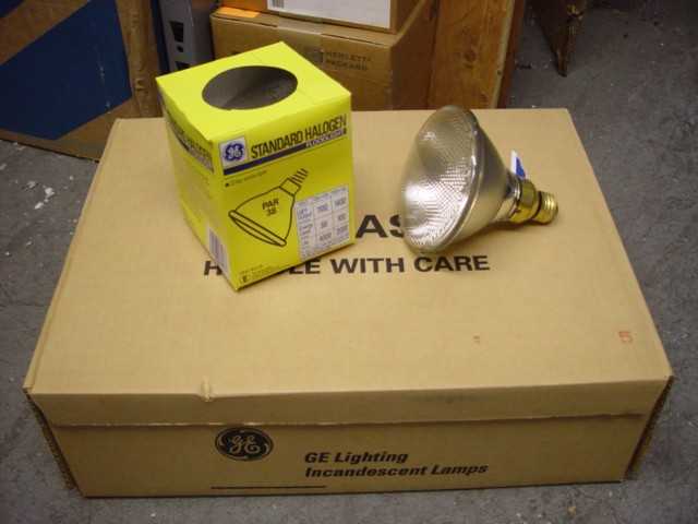 Lot of (12) GE 17947 - 100PAR/H/FL - 100 Watt Narrow Flood Halogen Lamp PAR38 - MISCELLANEOUS