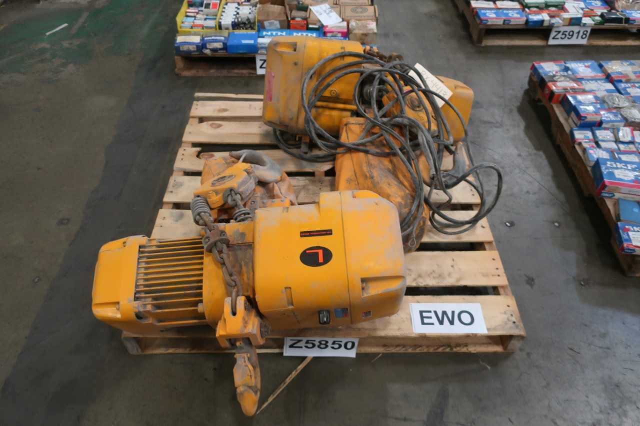 LOT OF 2 HARRINGTON 5 TON HOISTS 12FT/MIN - LIFTING EQUIPMENT